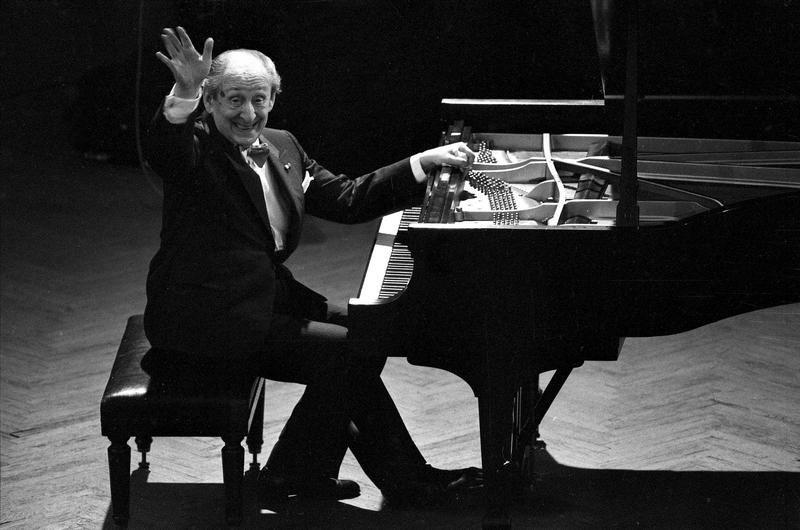 Vladamir Horowitz waves from the keyboard of his Steinway piano