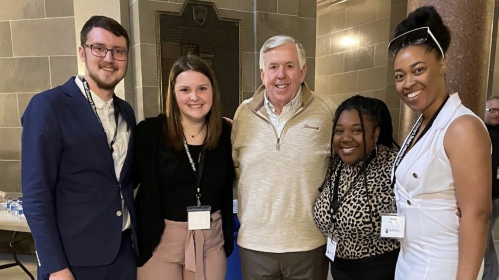 4 mwsu students with governor parson