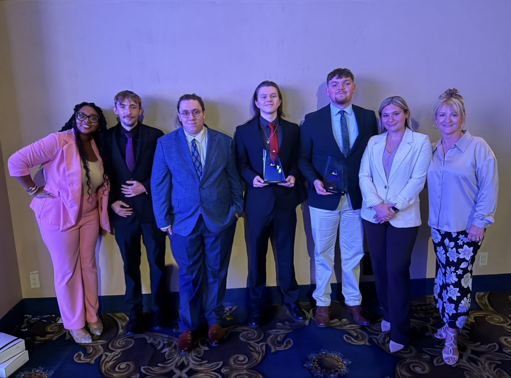 FBLA contestants pose 