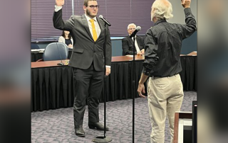 Garrett Jackson takes the oath of office from Circuit Judge Daniel Kellogg ’82.